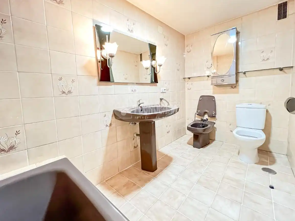 Bathroom of Flat for sale in Málaga  with Terrace and Storage room