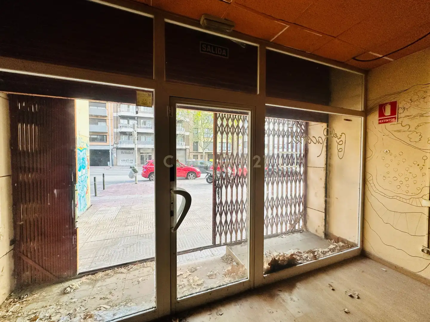 Locale commerciale in vendita a Carrer de Latorre, Sabadell, Barcelona, Spain, imagen 2