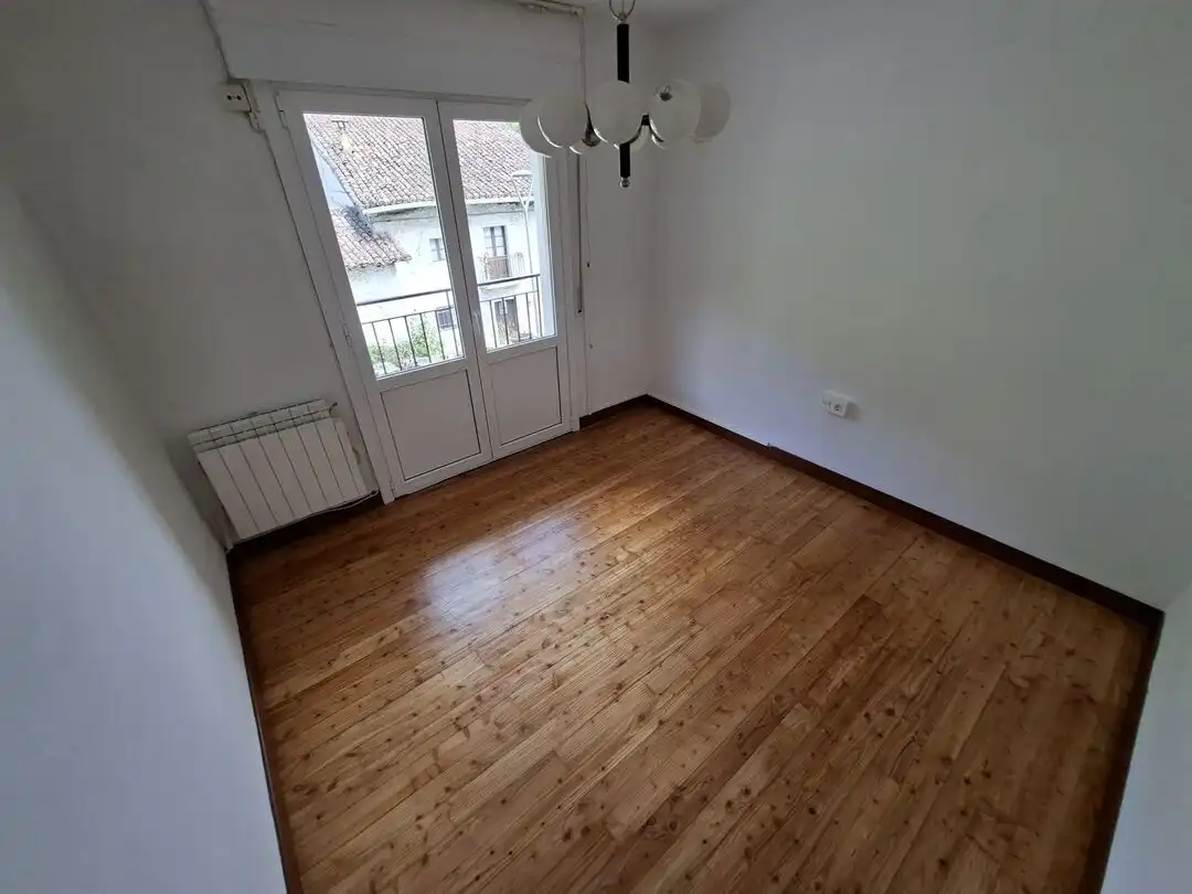 Habitación de Piso en venta en Mañaria con Calefacción y Balcón