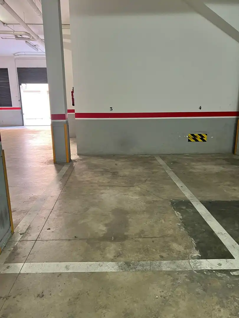 Parking de Piso en venta en Reus con Aire acondicionado, Calefacción y Balcón