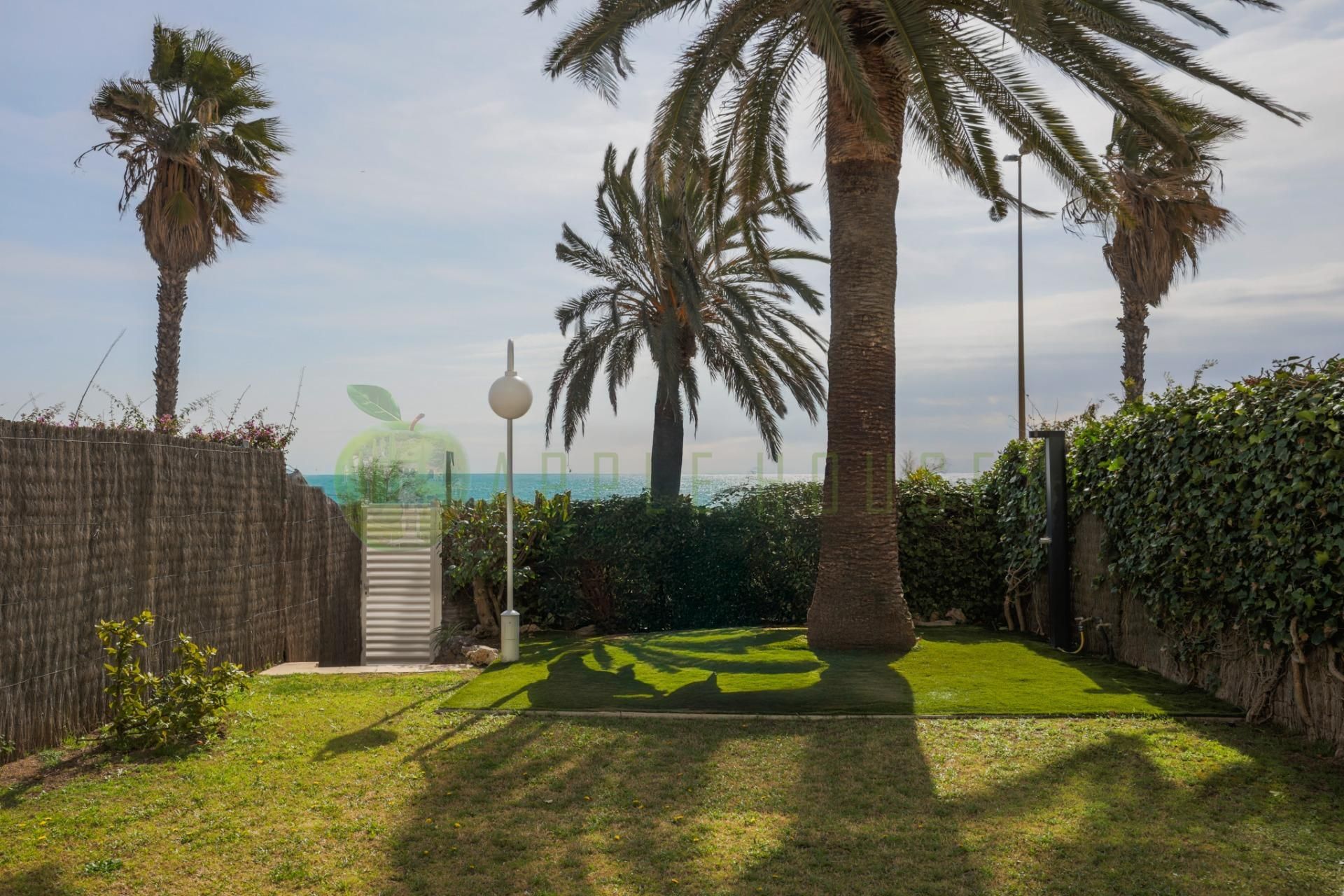 Jardí de Planta baixa en venda en Sitges amb Aire condicionat, Calefacció i Jardí privat