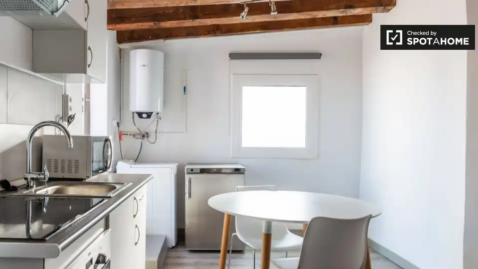 Flat with terrace to rent in Ciutat Vella, imagen 5