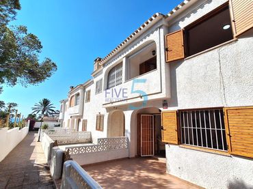 Maison mitoyenne avec balcon à vendre à Orihuela Costa
