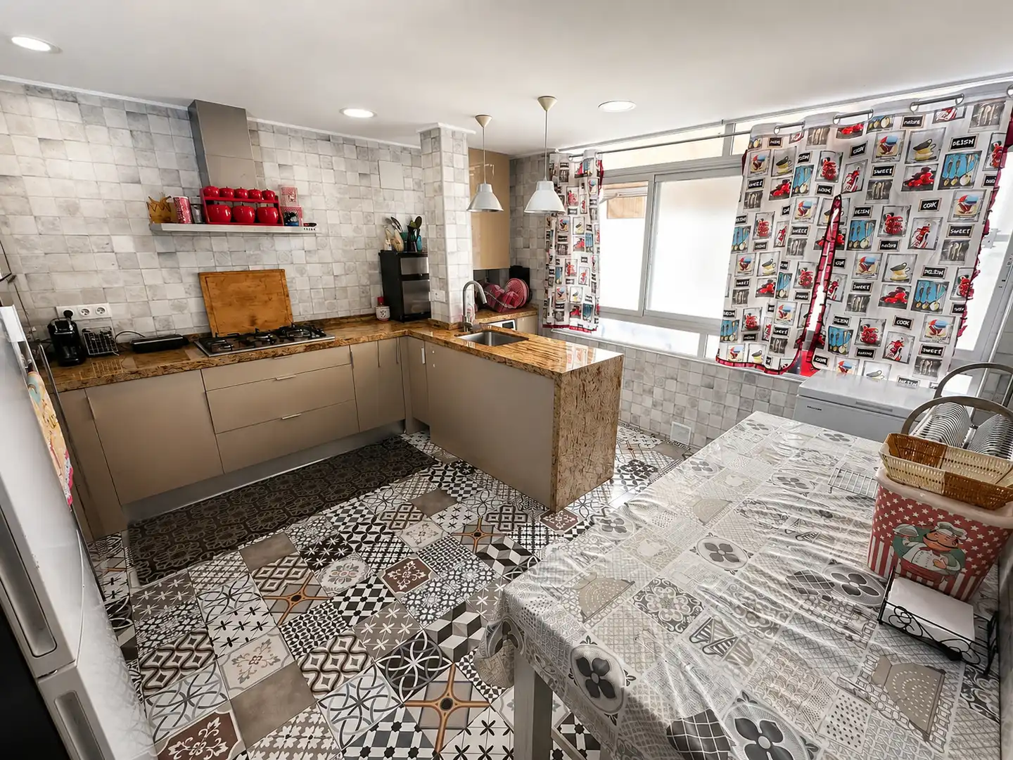 Küche von Wohnung zum Verkauf in Elche / Elx mit Klimaanlage, Heizung und Terrasse