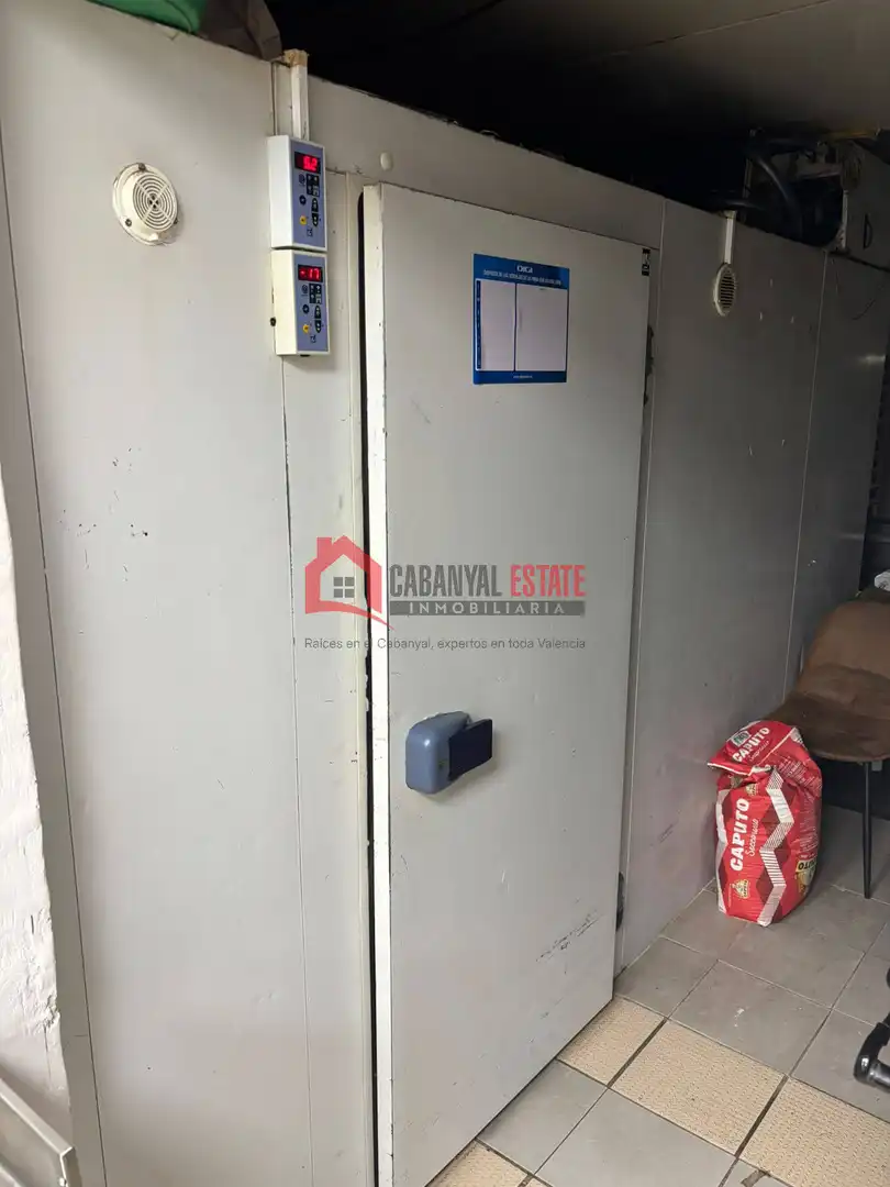 Local de alquiler en Sagunto / Sagunt con Aire acondicionado y Amueblado
