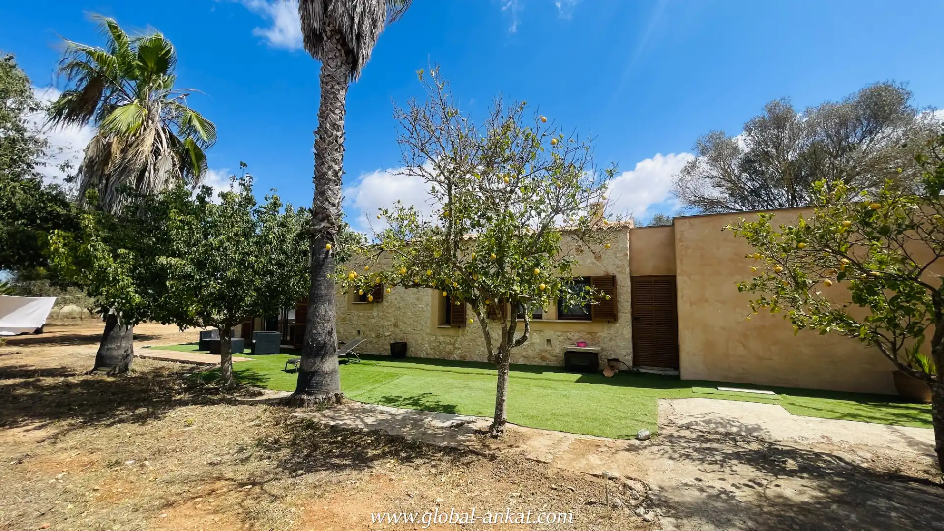 Vista exterior de Finca rústica en venda en Felanitx amb Jardí privat, Terrassa i Traster