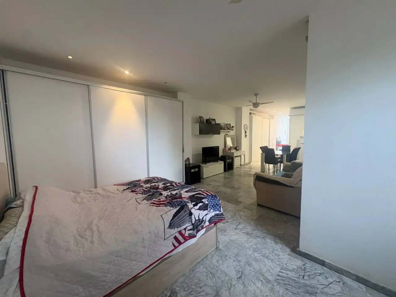 Dormitori de Apartament en venda en Estepona amb Aire condicionat, Terrassa i Moblat
