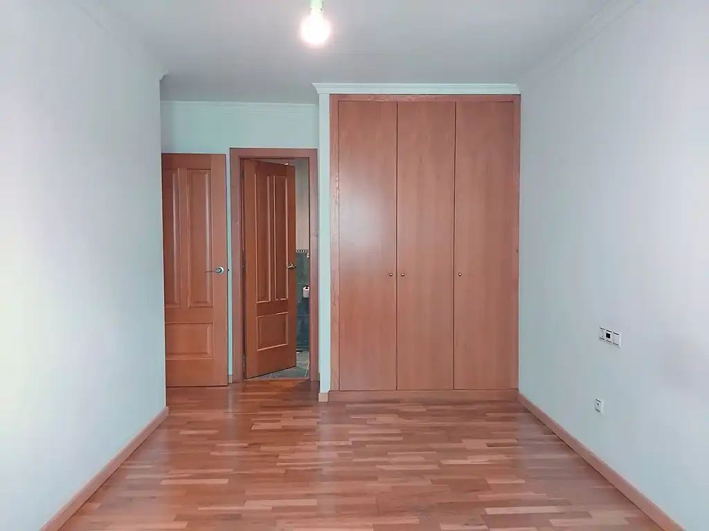 Habitación de Piso en venta en A Coruña Capital  con Calefacción, Parquet y Trastero