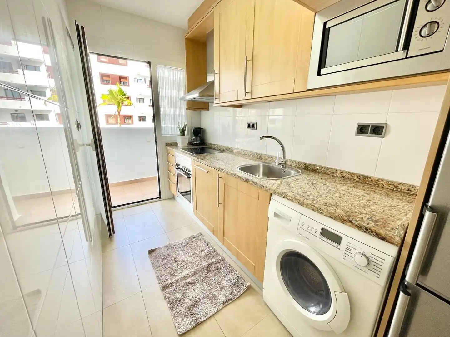 Cuina de Apartament de lloguer en Los Alcázares amb Aire condicionat, Piscina i Moblat