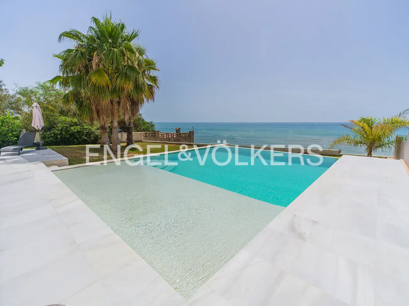 Piscina de Casa o xalet en venda en El Campello amb Aire condicionat, Calefacció i Jardí privat