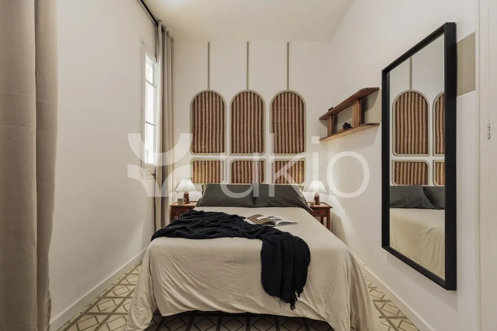 Apartamento con terraza en alquiler en Carrer de Viladomat, imagen 4