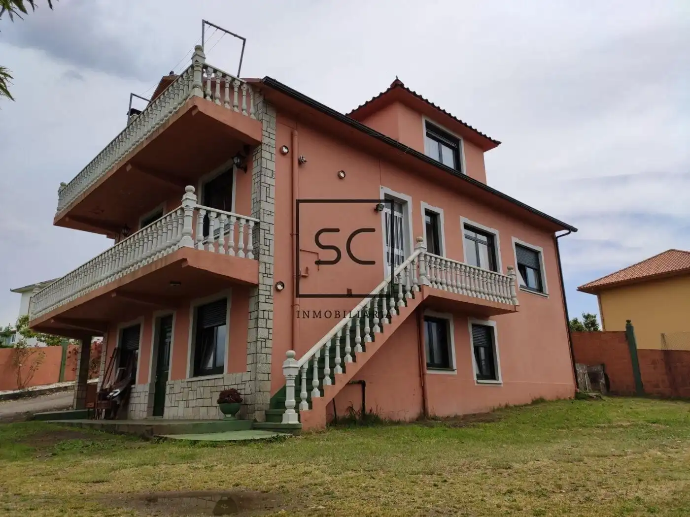 Vista exterior de Casa o xalet en venda en Valdoviño amb Jardí privat, Terrassa i Traster