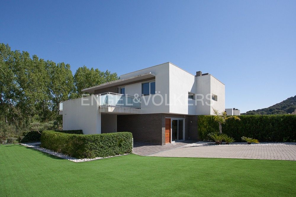Exterior view of House or chalet for sale in Chiva  with Air Conditioner, Heating and Private garden