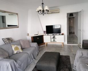 Sala d'estar de Apartament en venda en Benalmádena amb Aire condicionat i Terrassa