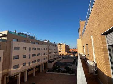 Penthouse mit Balkon zum Verkauf in Calle de Berna 2