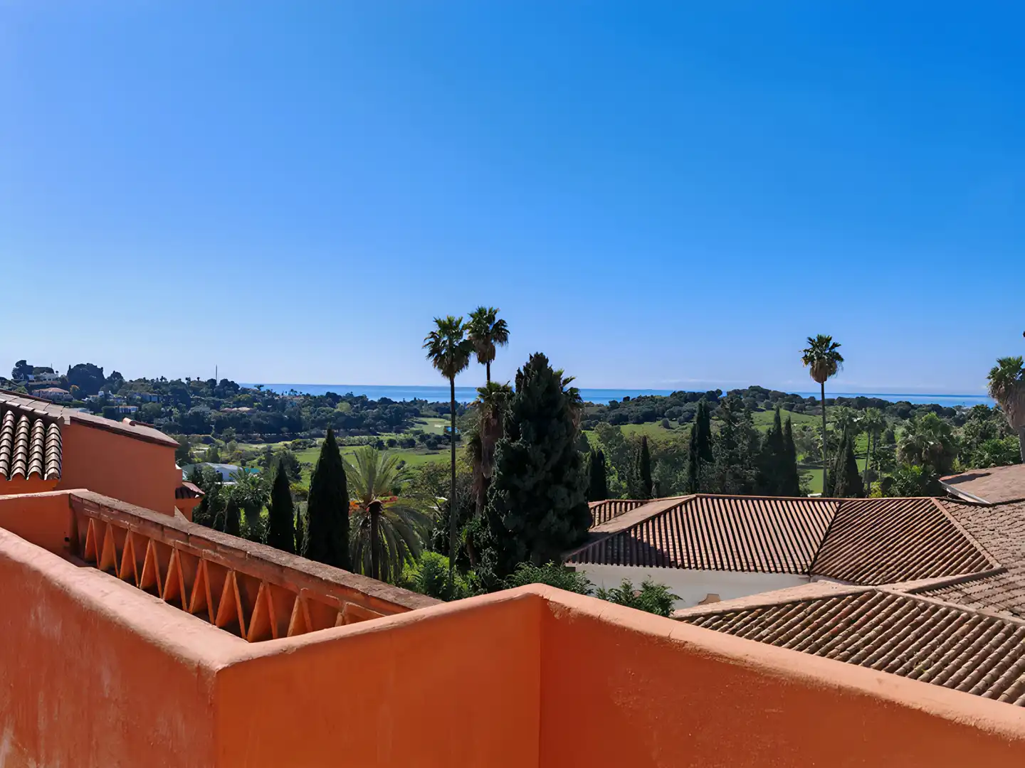 Penthouse with pool for sale in Benahavís pueblo