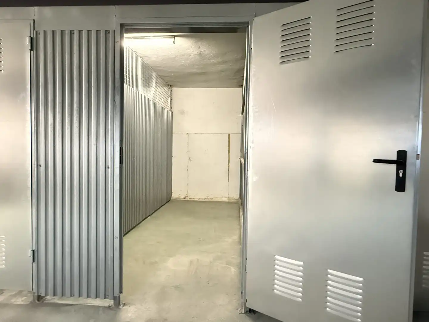 Storage room for rent in Roses