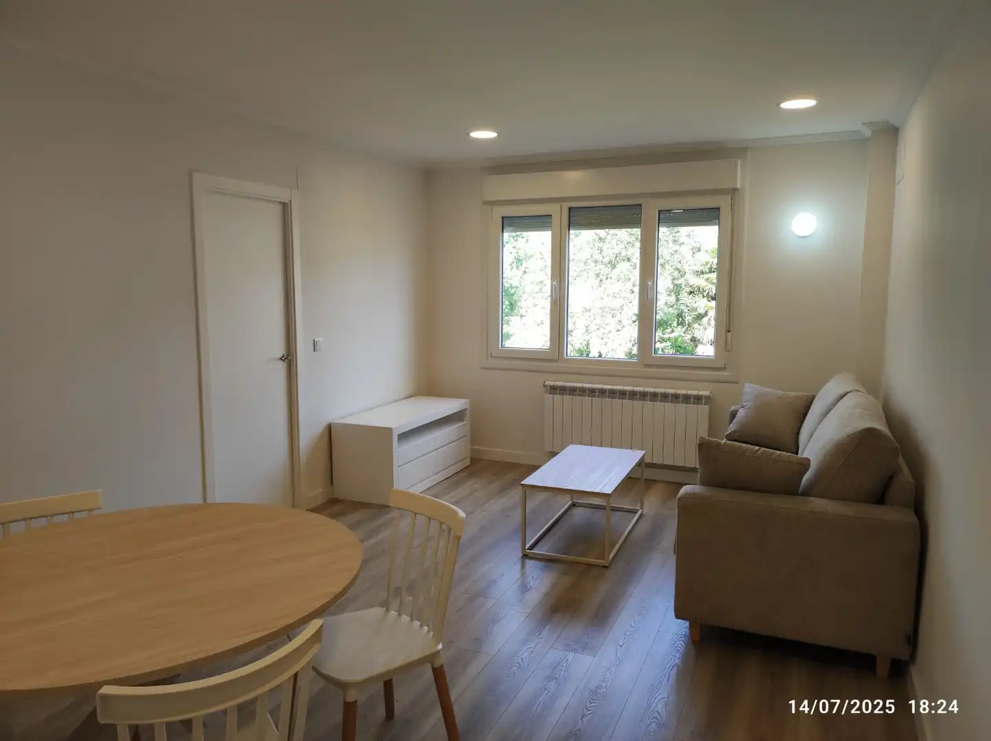 Sala d'estar de Pis de lloguer en Caldas de Reis amb Calefacció, Parquet i Terrassa