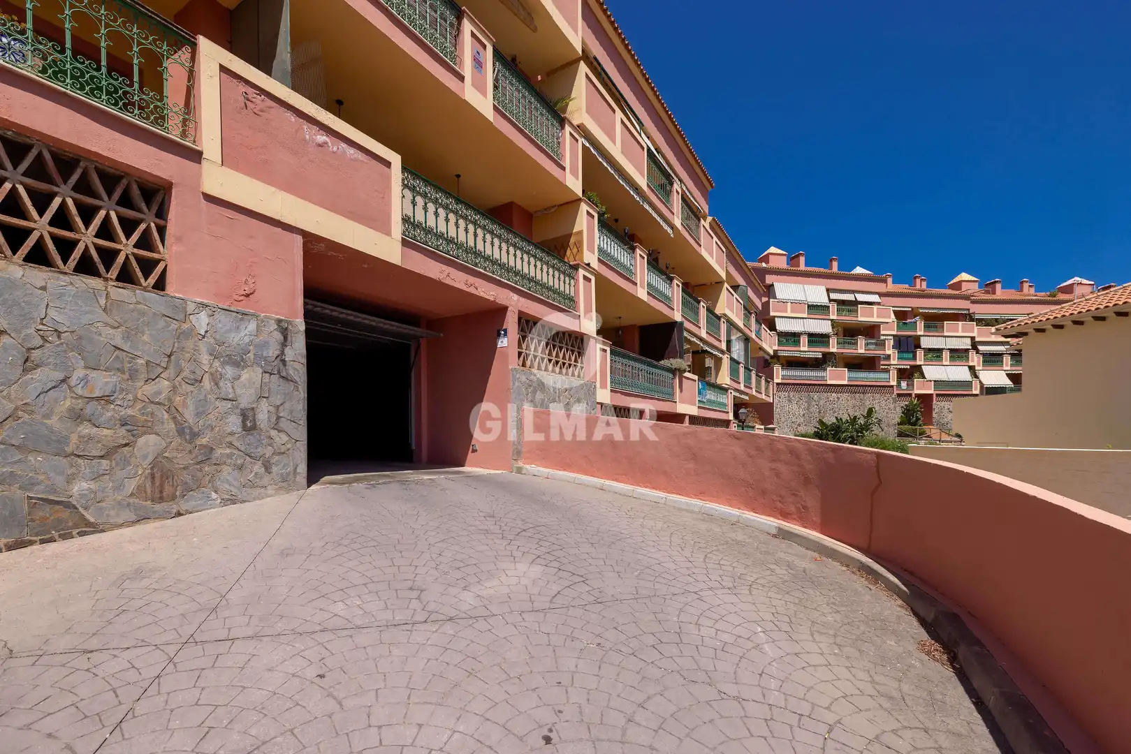 Vista exterior de Dúplex en venta en Fuengirola con Calefacción, Trastero y Piscina
