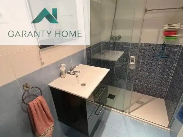 Badezimmer von Einfamilien-Reihenhaus zur Miete in Vélez-Málaga mit Klimaanlage, Privatgarten und Terrasse