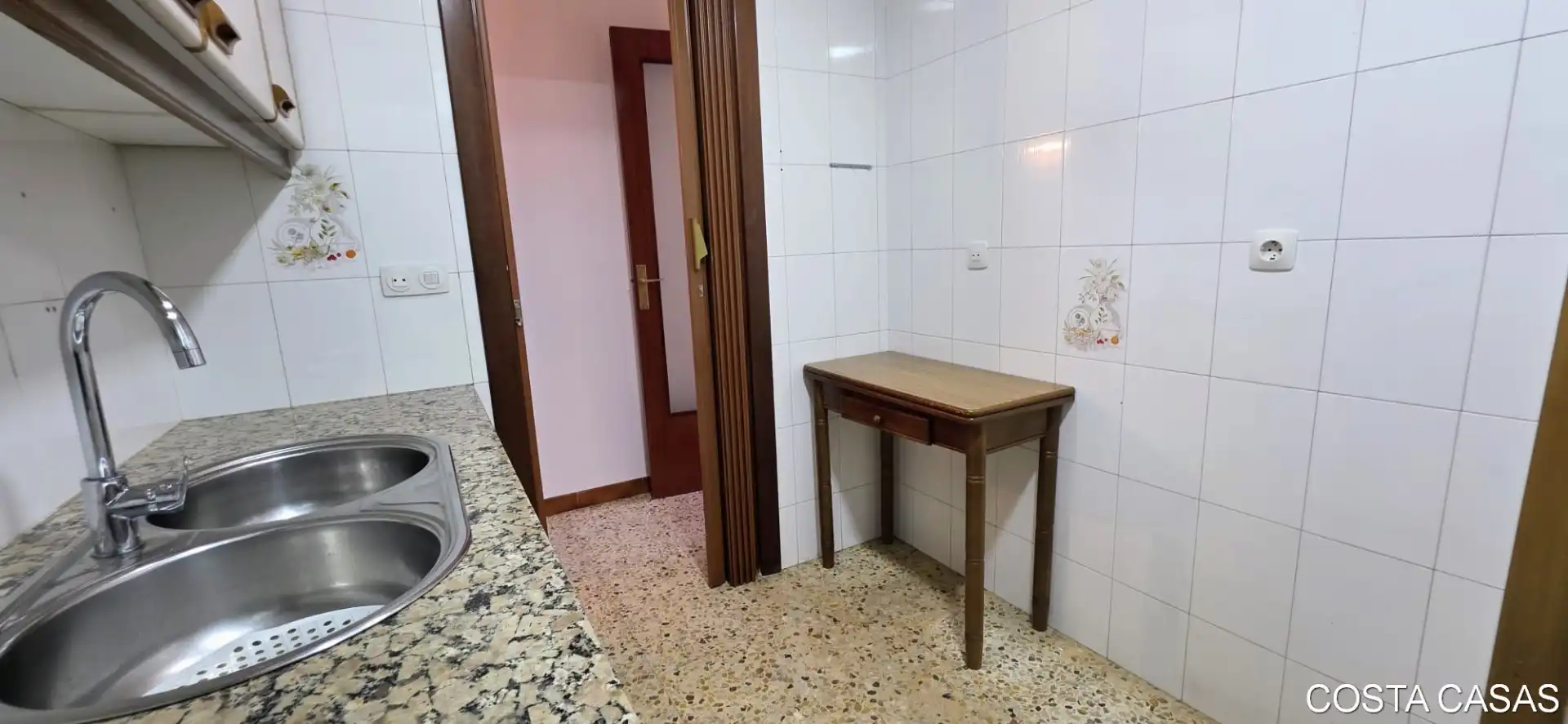 Cocina de Piso en venta en L'Hospitalet de Llobregat con Balcón