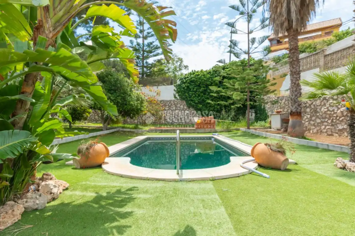Piscina de Casa o xalet en venda en Alhaurín de la Torre amb Aire condicionat i Piscina