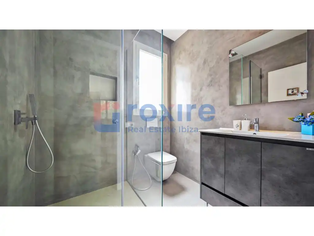 Bany de Casa o xalet en venda en Santa Eulària des Riu amb Aire condicionat, Jardí privat i Terrassa
