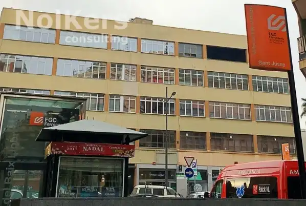 Vista exterior de Nave industrial de alquiler en L'Hospitalet de Llobregat con Calefacción y Alarma