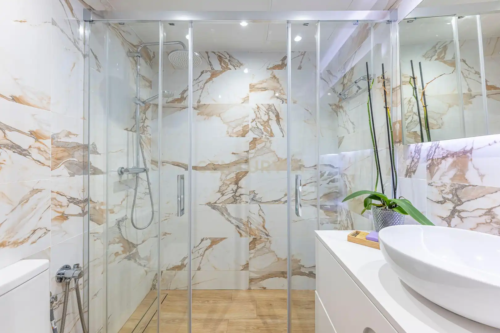 Baño de Apartamento en venta en Marbella con Aire acondicionado, Trastero y Balcón