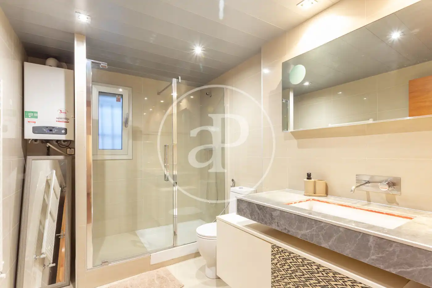 Badezimmer von Wohnung zur Miete in Barcelona mit Heizung und Möbliert