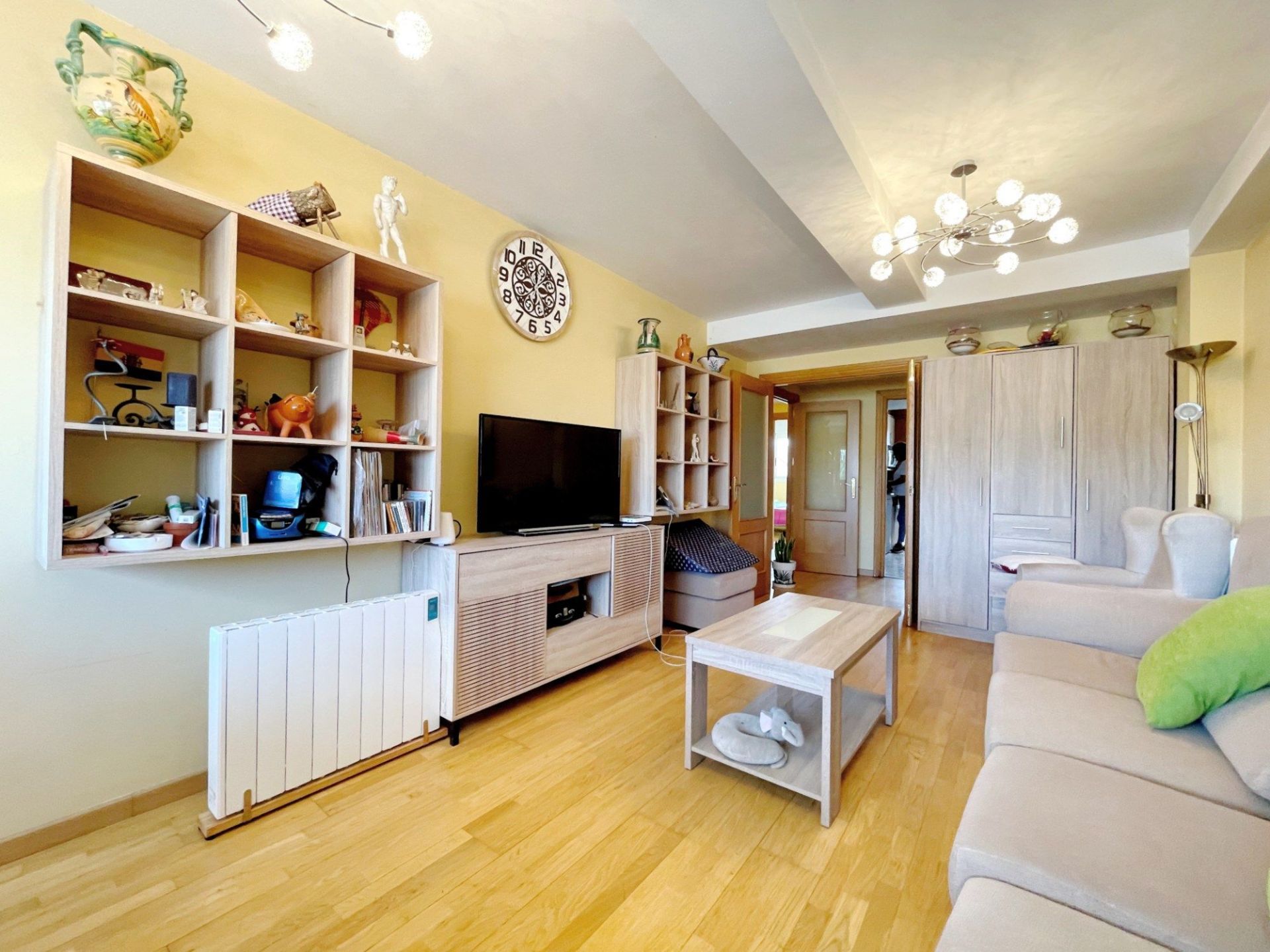 Living room of Duplex for sale in El Burgo de Ebro  with Storage room, Furnished and Community pool