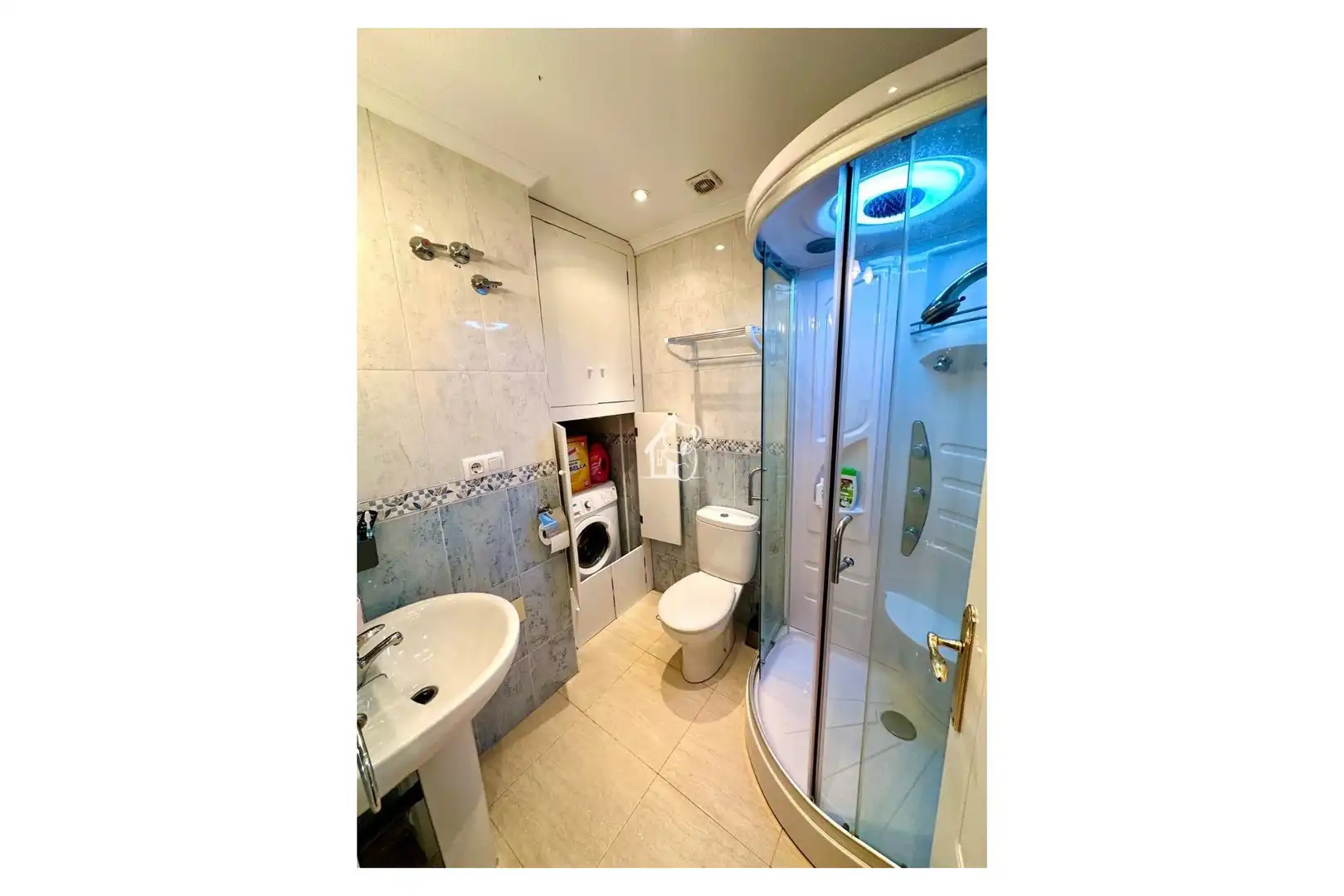 Baño de Apartamento de alquiler en Daya Nueva con Aire acondicionado, Terraza y Piscina