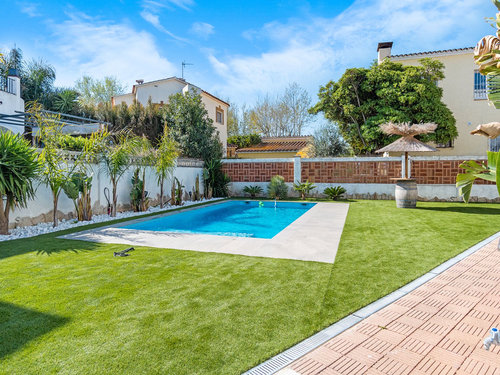 Swimming pool of House or chalet for sale in Empuriabrava  with Air Conditioner, Private garden and Terrace