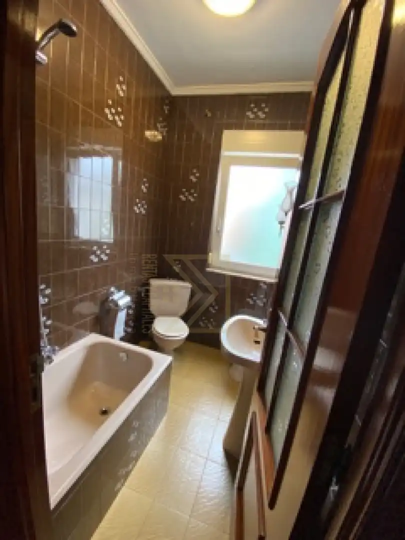 Bathroom of Flat for rent in Camargo  with Heating, Parquet flooring and Furnished