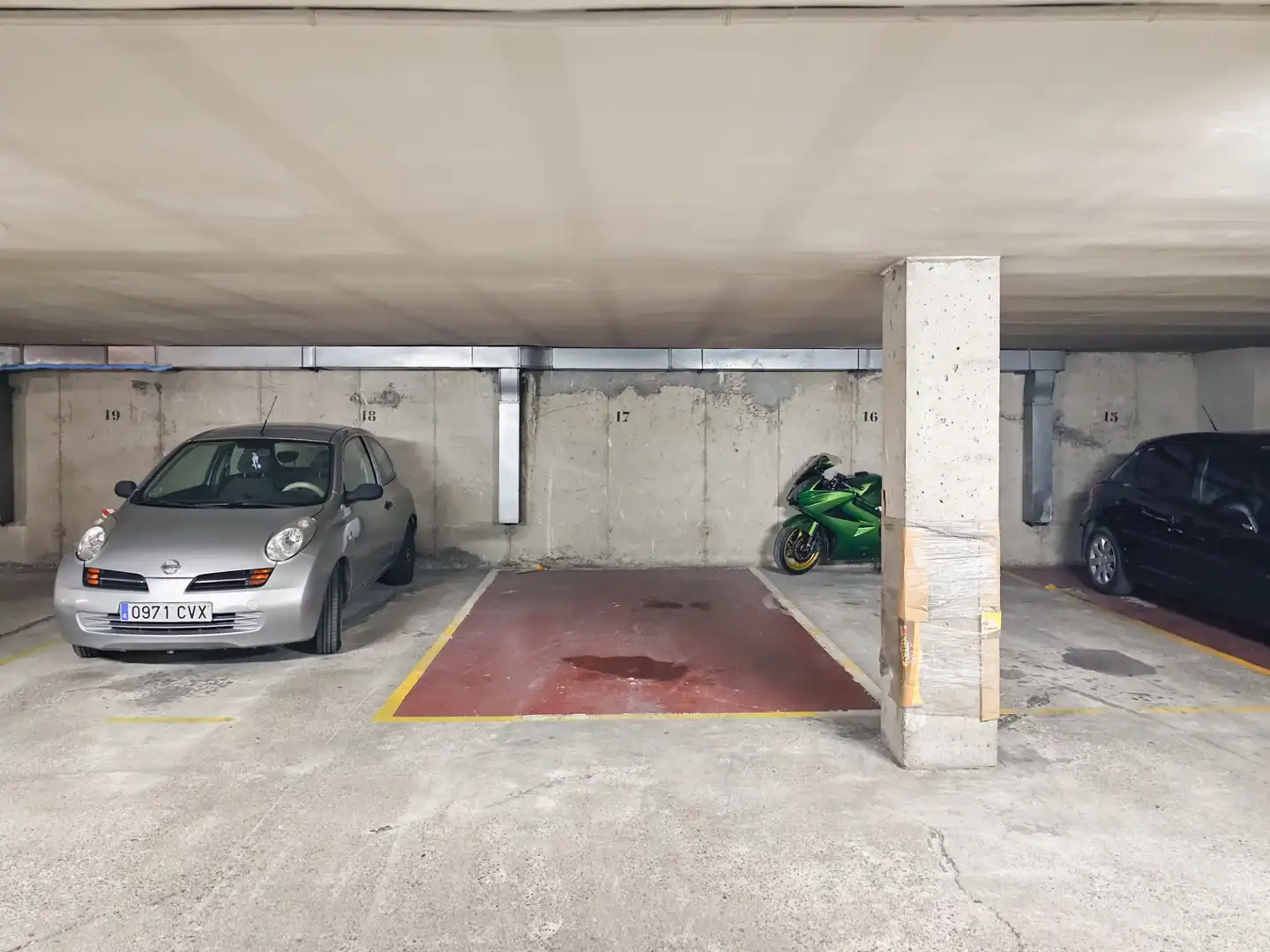 Parkplatz von Garage zum Verkauf in Utebo