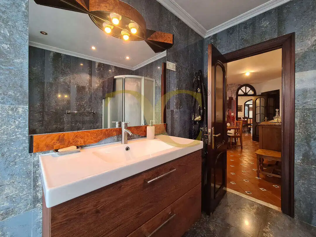 Bathroom of Flat for sale in Gijón   with Heating and Terrace