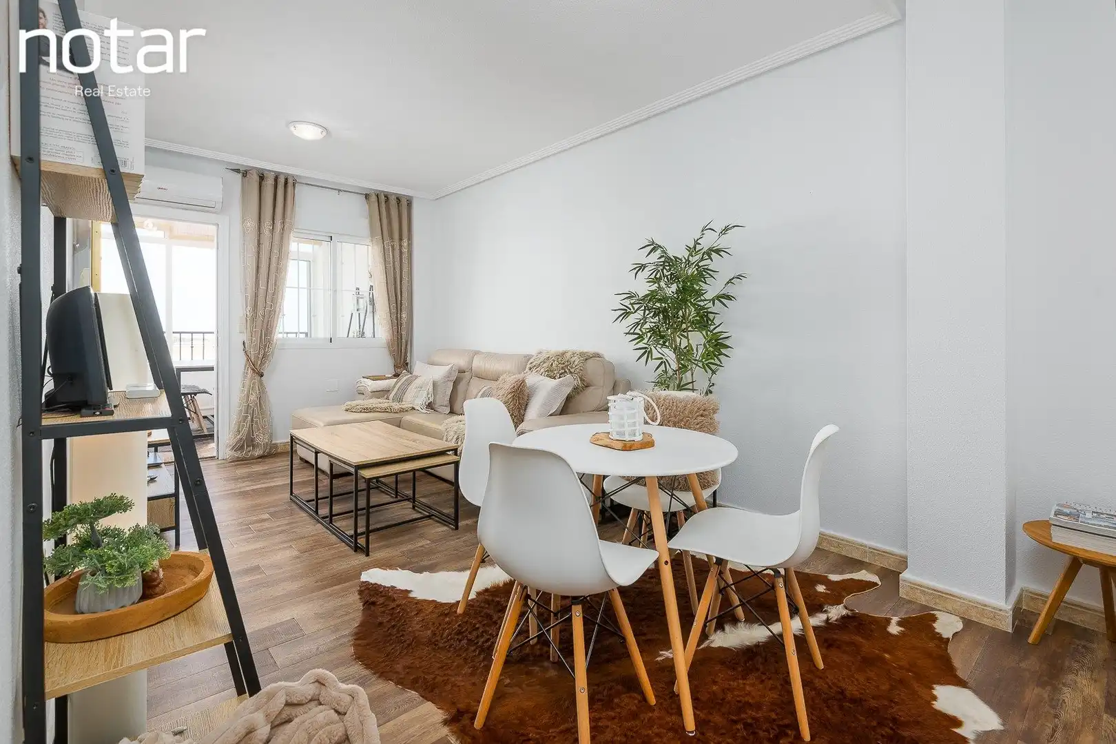 Sala de estar de Ático en venta en Orihuela con Terraza, Balcón y Piscina comunitaria