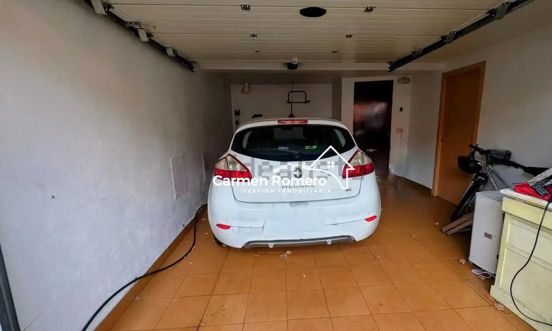 Aparcament de Casa o xalet en venda en Salamanca amb Calefacció, Jardí privat i Terrassa