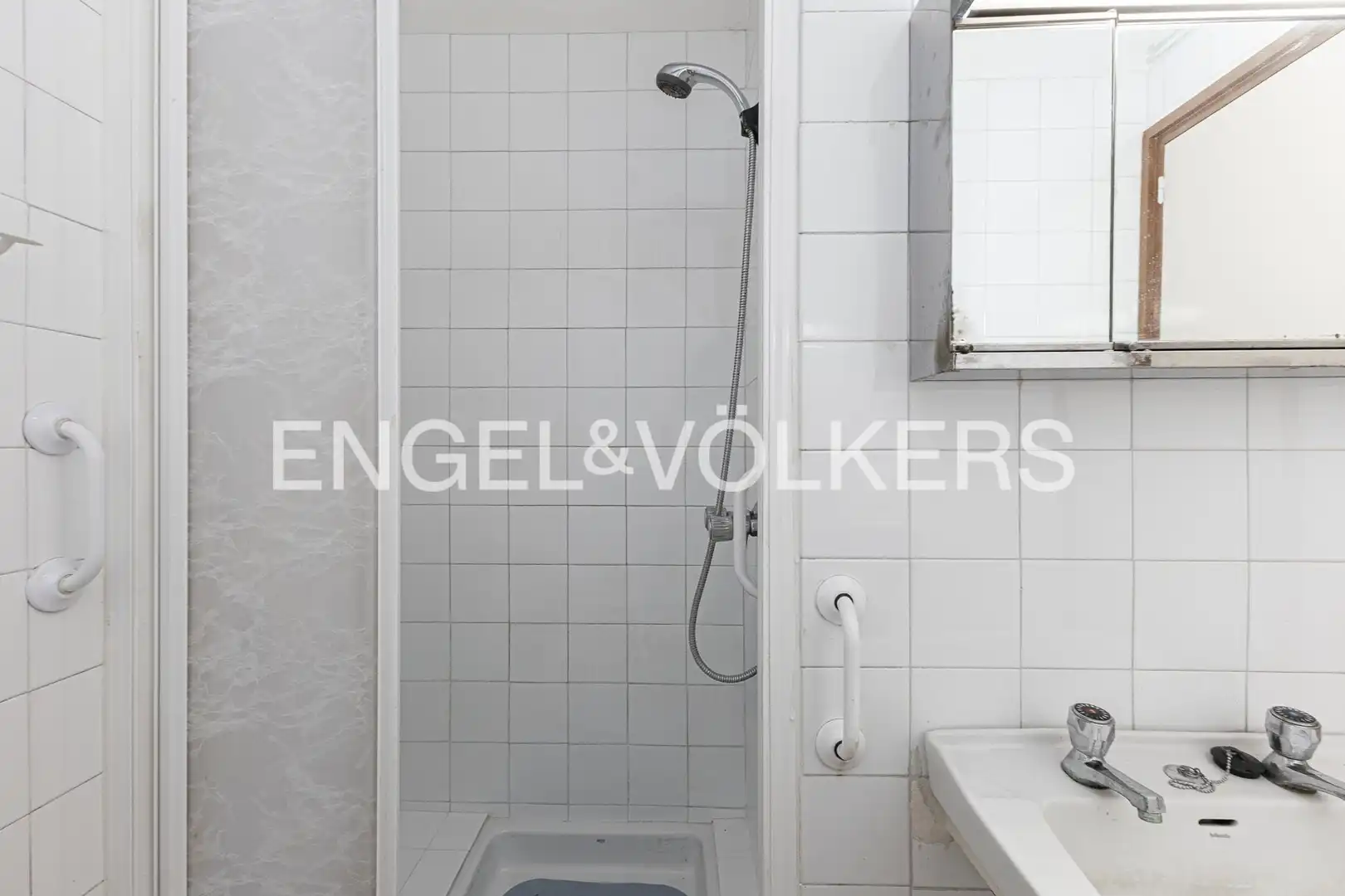 Badezimmer von Wohnung zum Verkauf in Barcelona mit Heizung