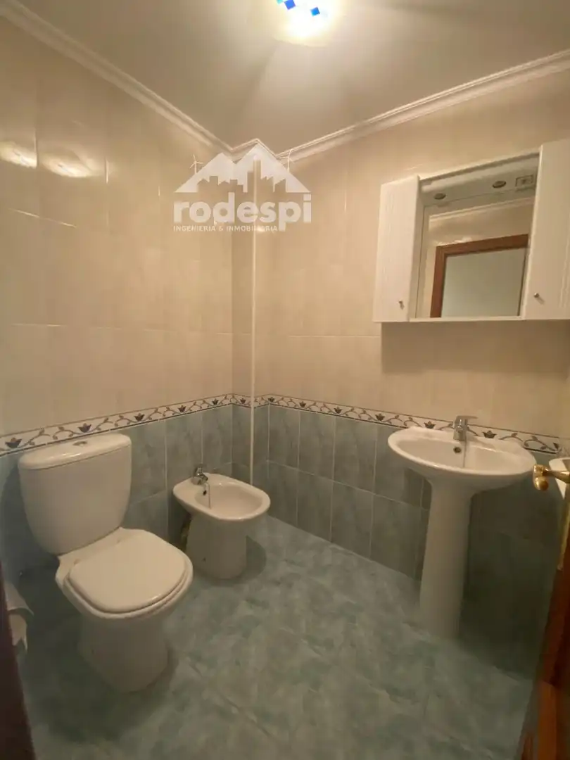 Bathroom of Flat for rent in A Cañiza    with Heating, Storage room and Furnished