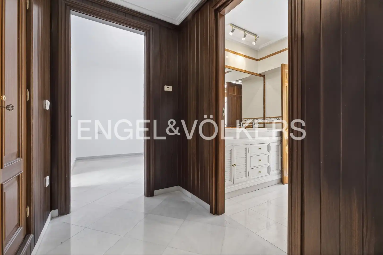 Houses for sale in Osuna  with Air Conditioner and Heating