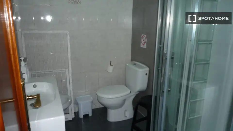 Bany de Apartament per a compartir en Santander amb Aire condicionat, Terrassa i Moblat