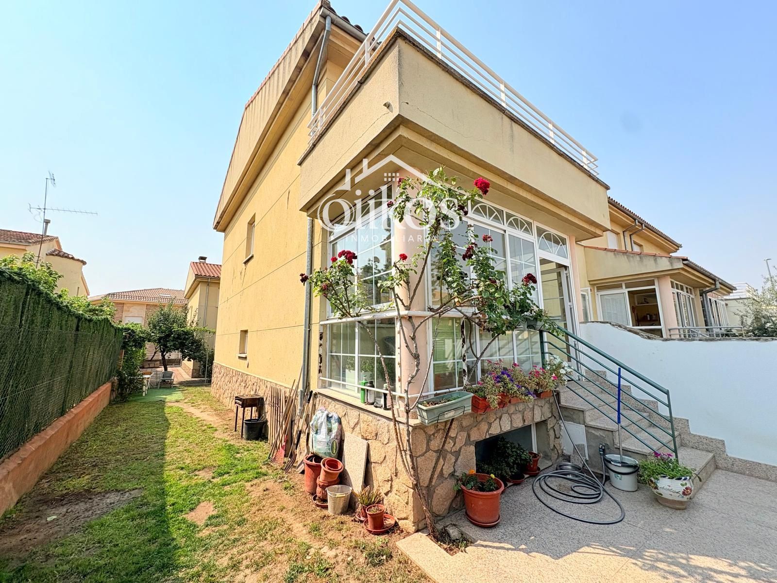 Vista exterior de Casa adosada en venta en Cabrerizos con Calefacción, Parquet y Balcón