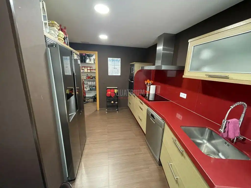 Appartamento con terrazza in vendita a Avenida Rosalía de Castro, imagen 5