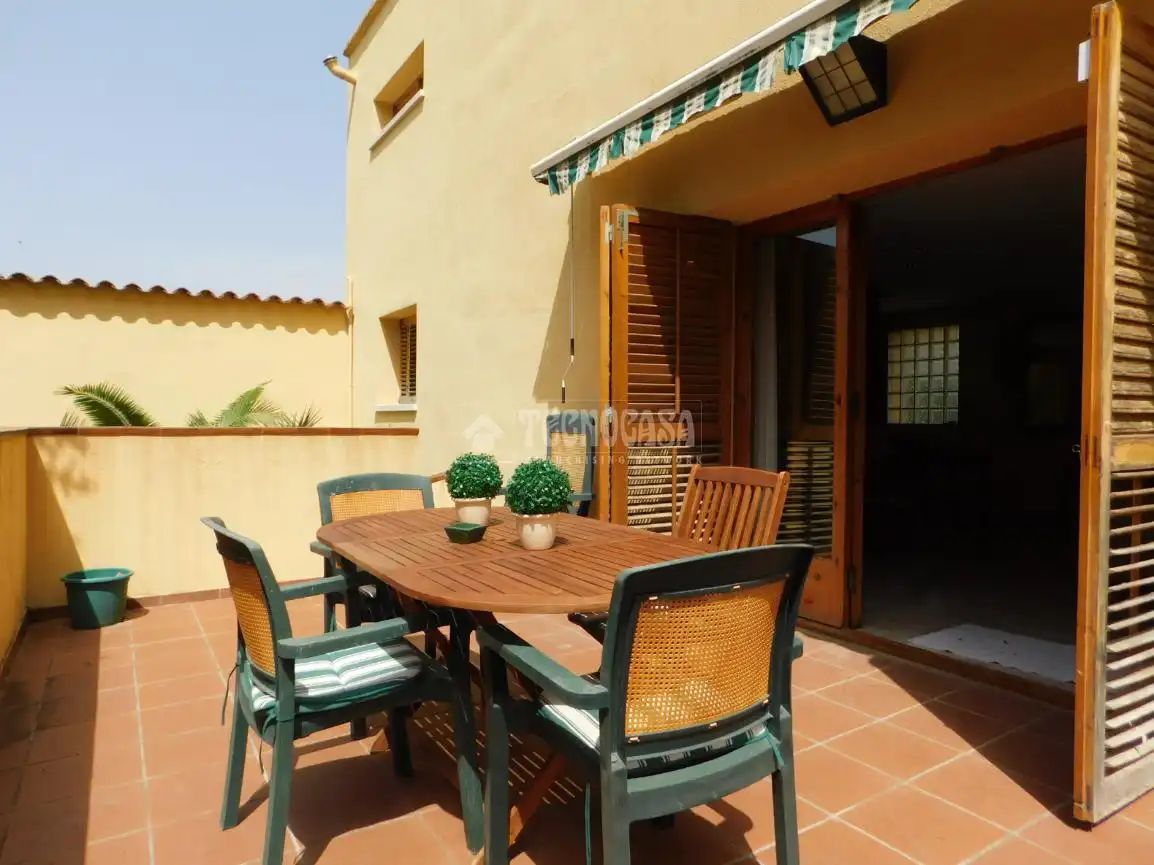 Terrassa de Casa o xalet en venda en El Pla del Penedès amb Aire condicionat, Calefacció i Jardí privat