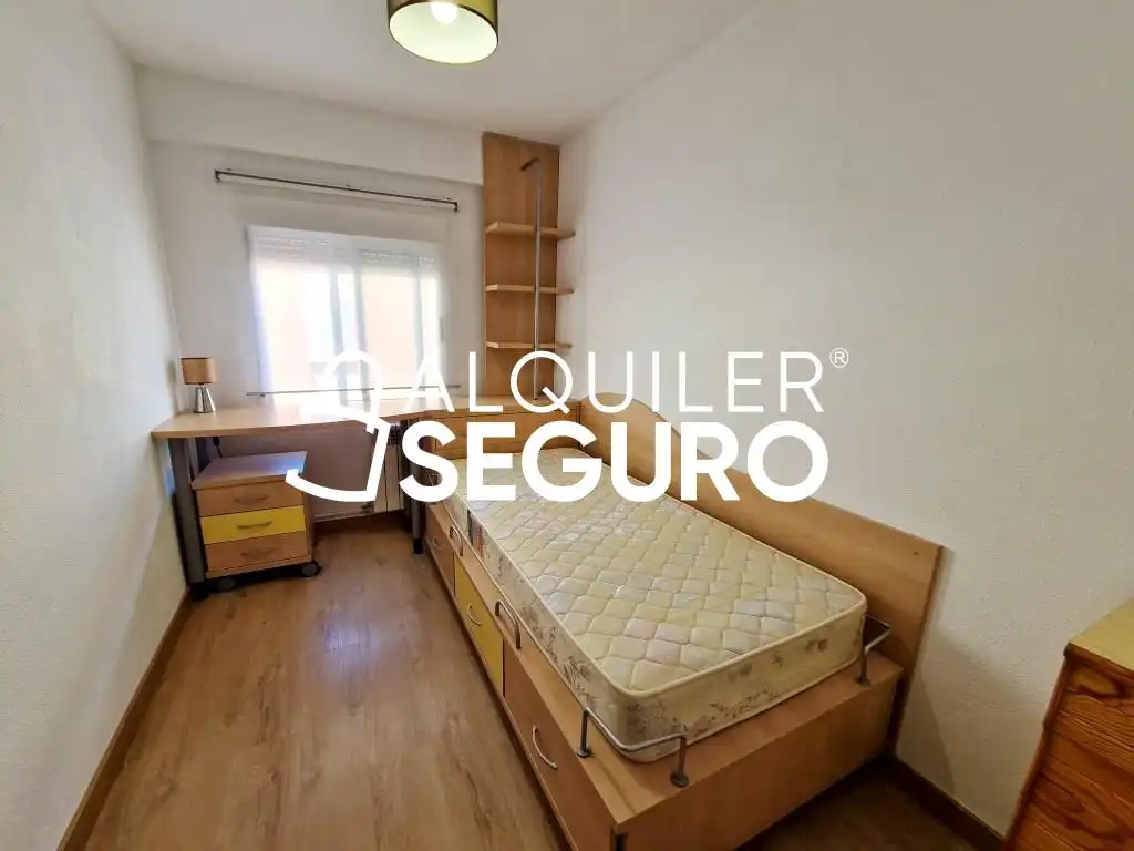 Dormitori de Pis de lloguer en Alcorcón amb Aire condicionat, Calefacció i Terrassa