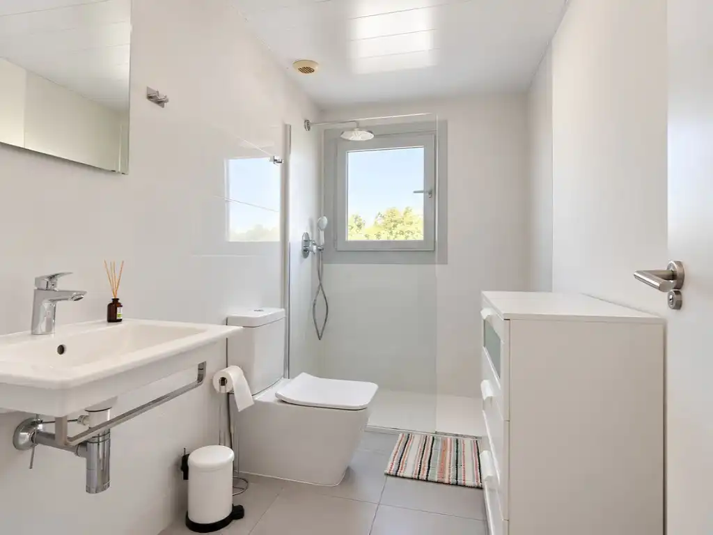 Baño de Piso en venta en Fuengirola con Aire acondicionado, Amueblado y Horno
