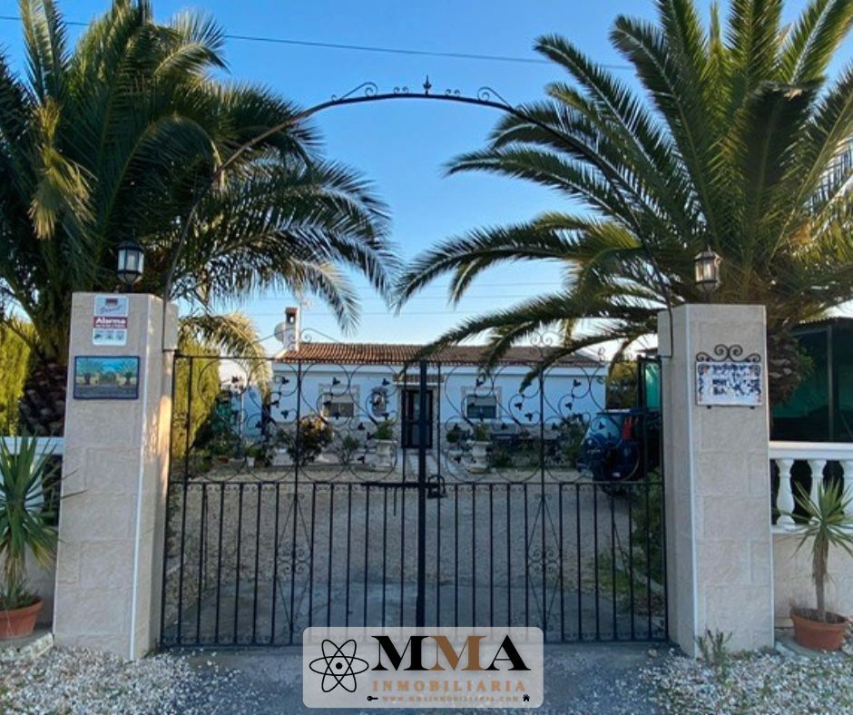 Vista exterior de Casa o xalet en venda en San Juan del Puerto amb Aire condicionat, Jardí privat i Terrassa
