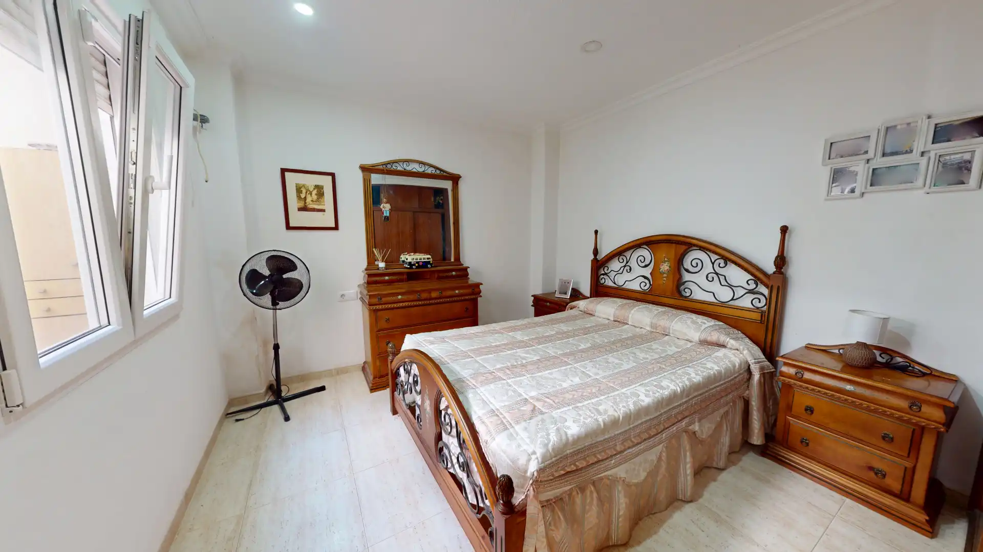 Dormitori de Casa adosada en venda en Elda amb Aire condicionat, Terrassa i Traster
