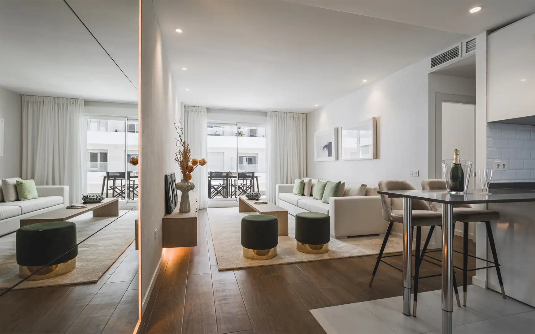 Sala de estar de Apartamento en venta en Marbella con Aire acondicionado, Terraza y Piscina